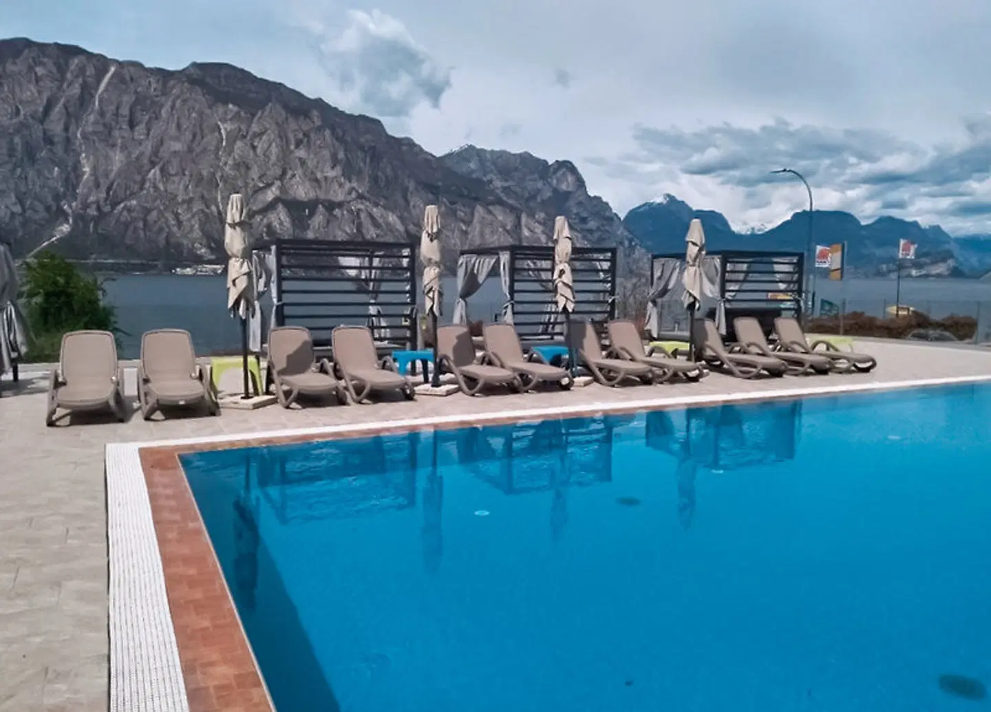 Sole Malcesine OUTDOOR_POOL