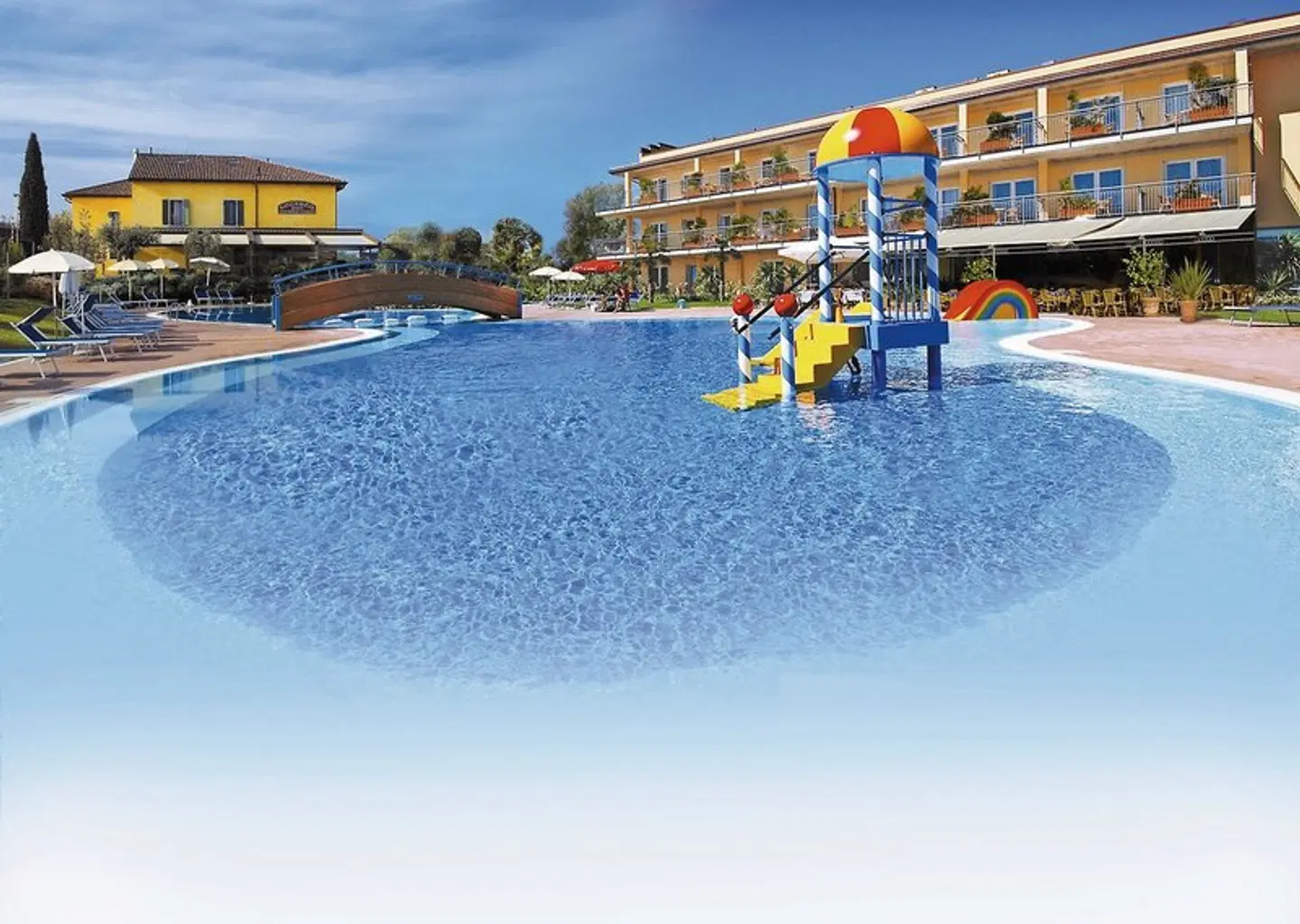 Bella Italia OUTDOOR_POOL