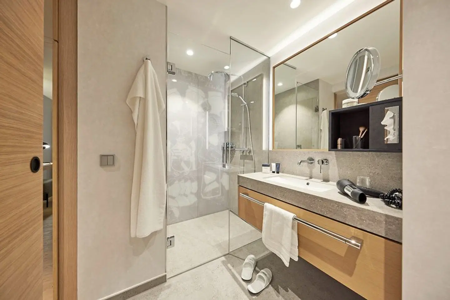 ATLANTIC Hotel Heidelberg Badezimmer