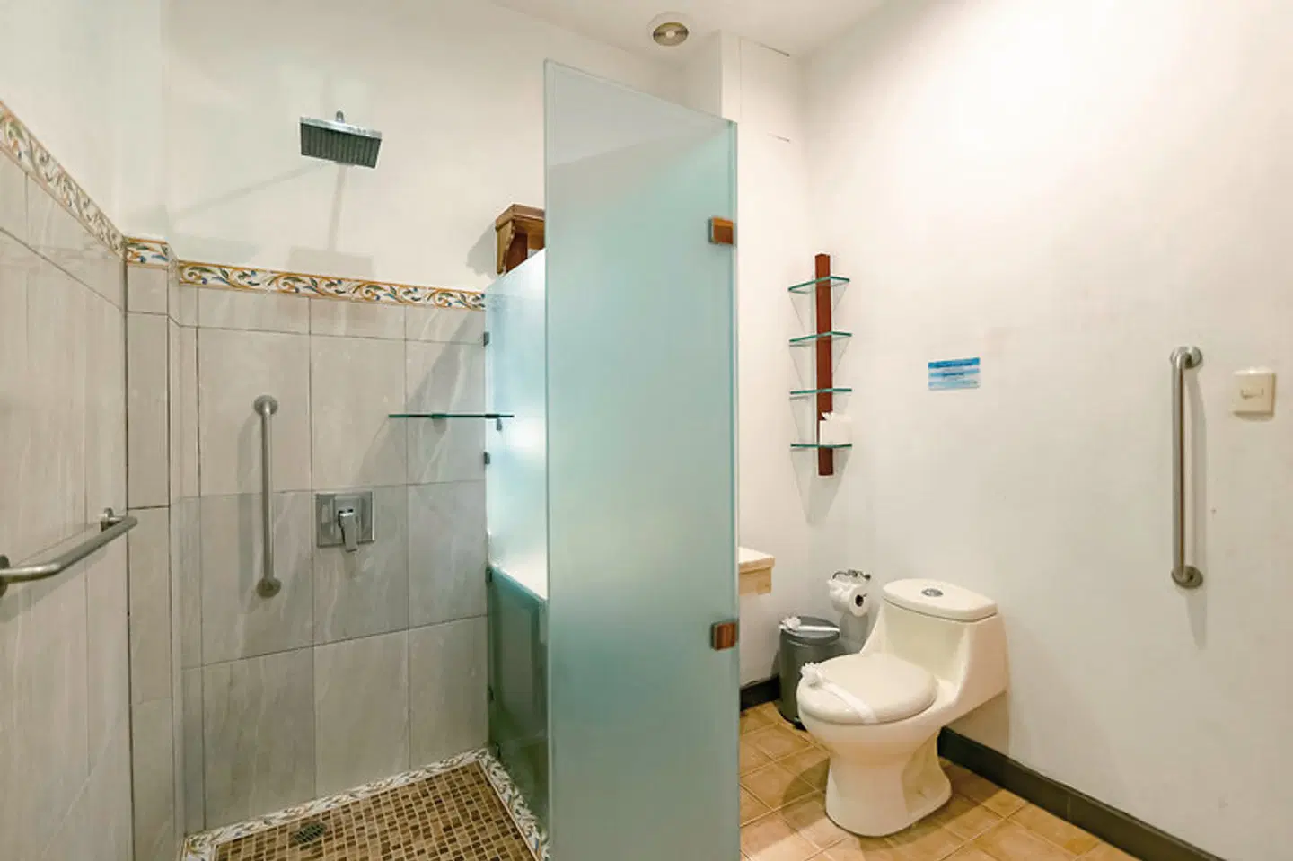 Hotel San Bada Badezimmer