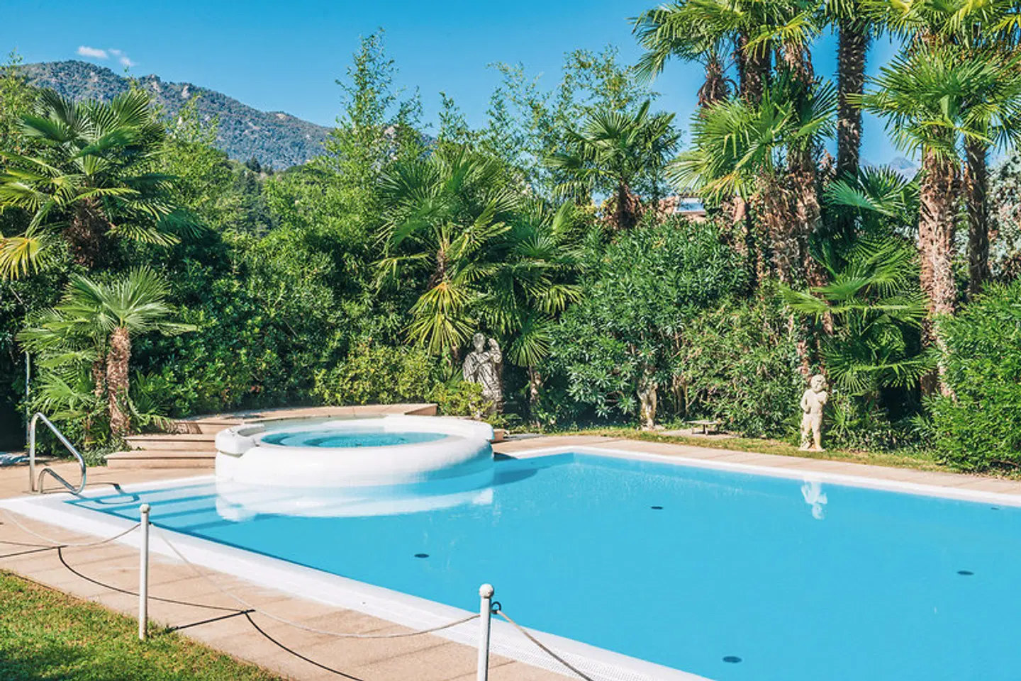 Royal OUTDOOR_POOL
