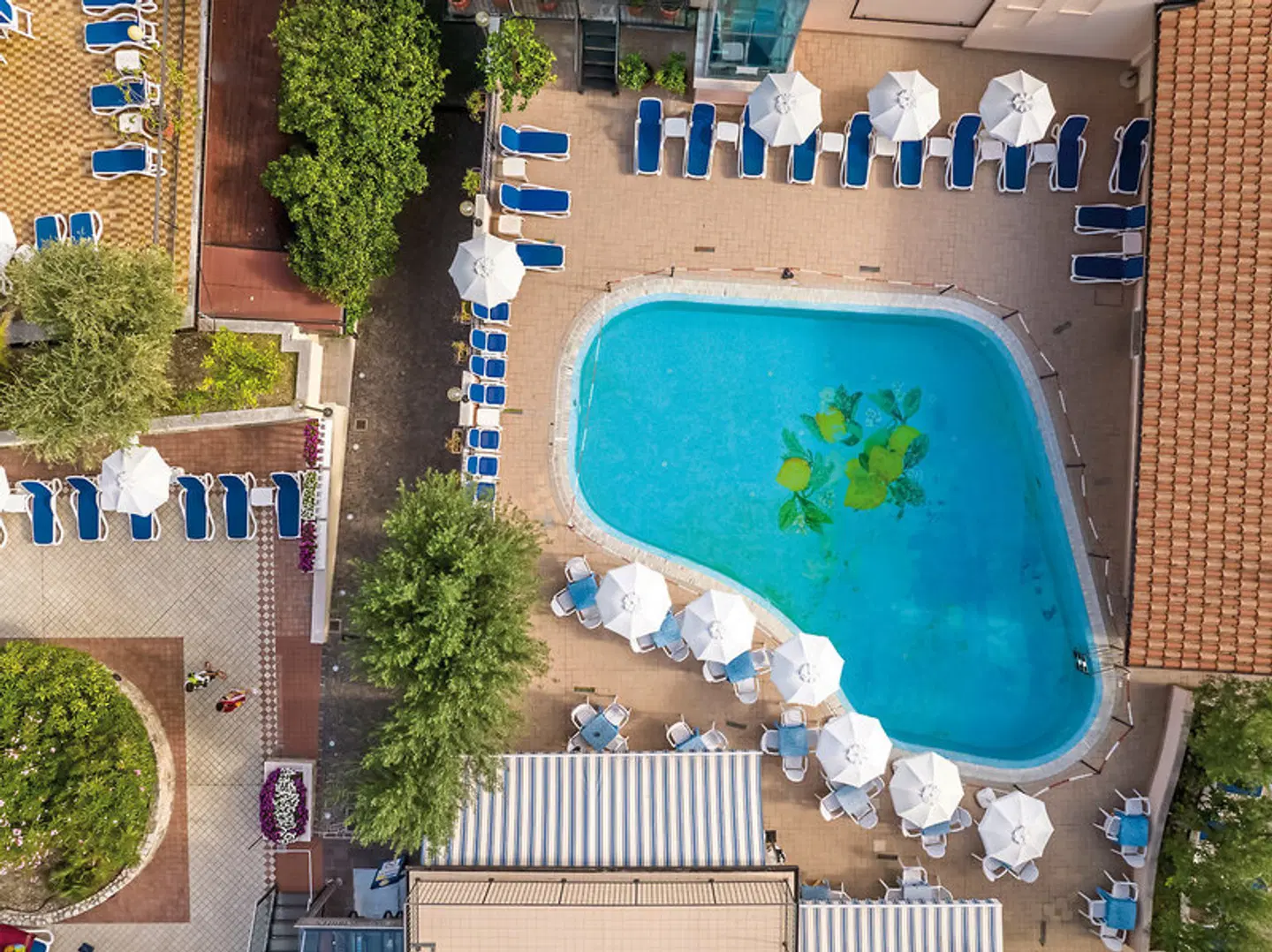 Garda Bellevue OUTDOOR_POOL