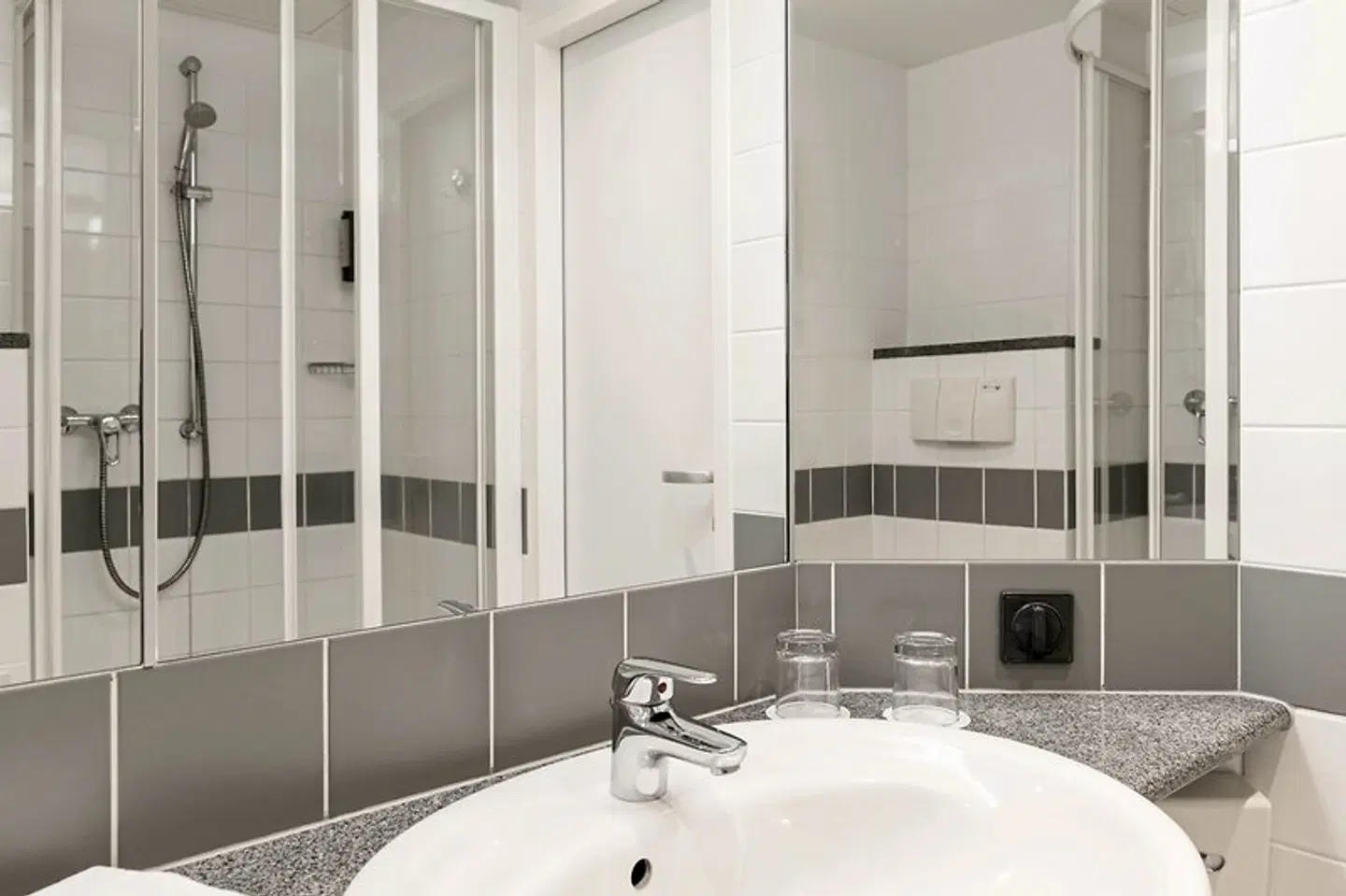 IntercityHotel Berlin Ostbahnhof Badezimmer