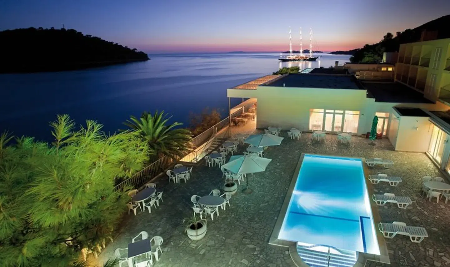 Aminess Younique Lume Hotel OUTDOOR_POOL