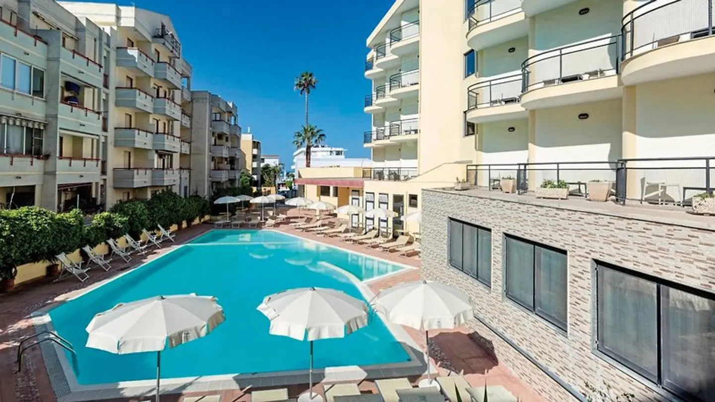 Rina Hotel OUTDOOR_POOL