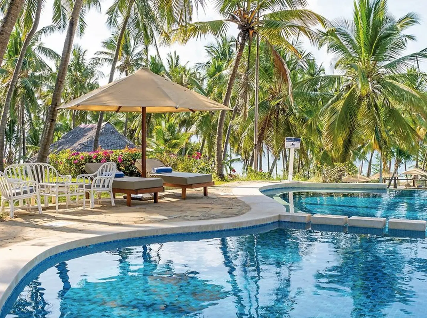 Prideinn Flamingo Beach Resort & Spa Mombasa OUTDOOR_POOL