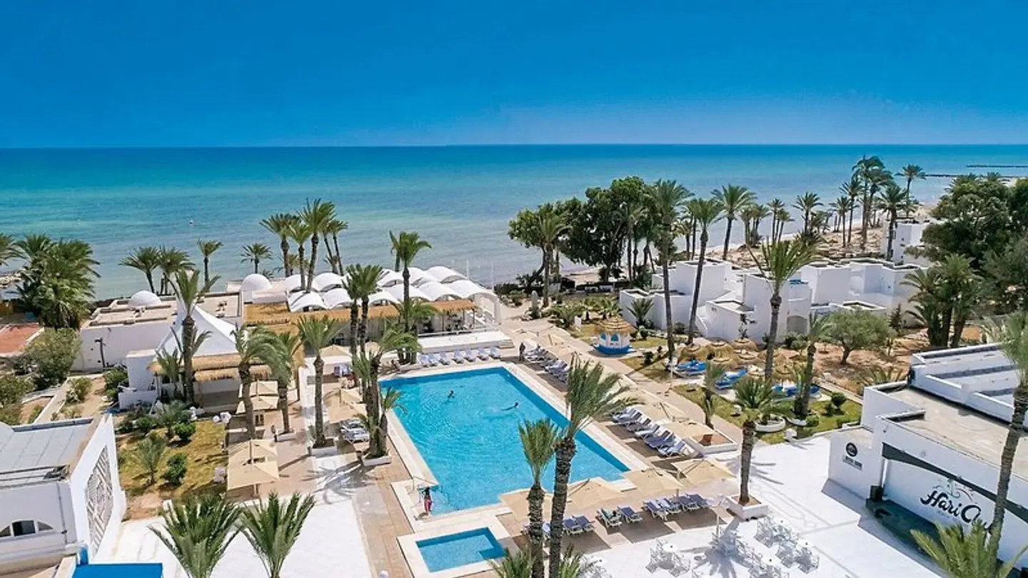 Hari Club Beach Resort OUTDOOR_POOL