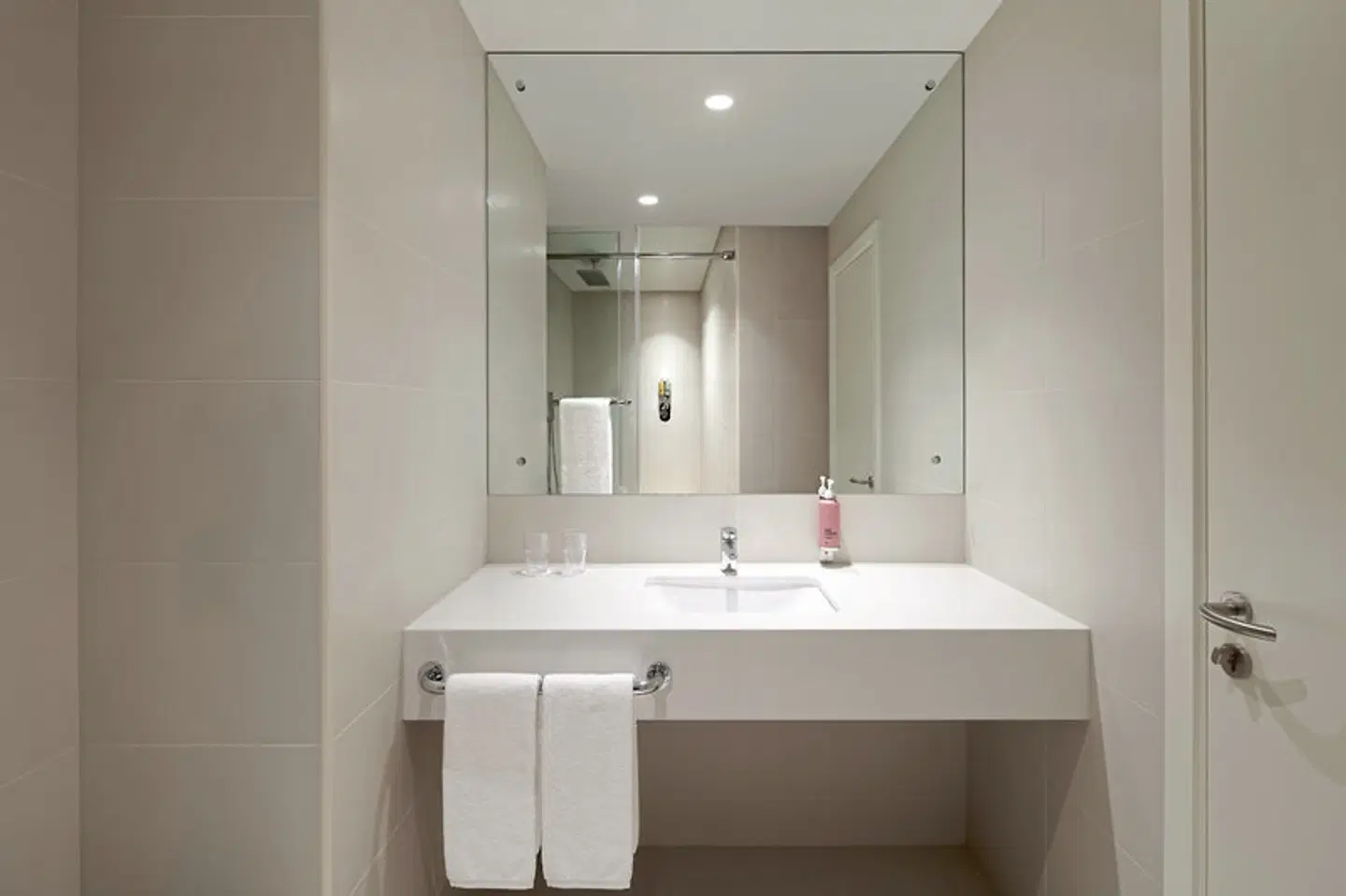 Rove Dubai Marina Badezimmer