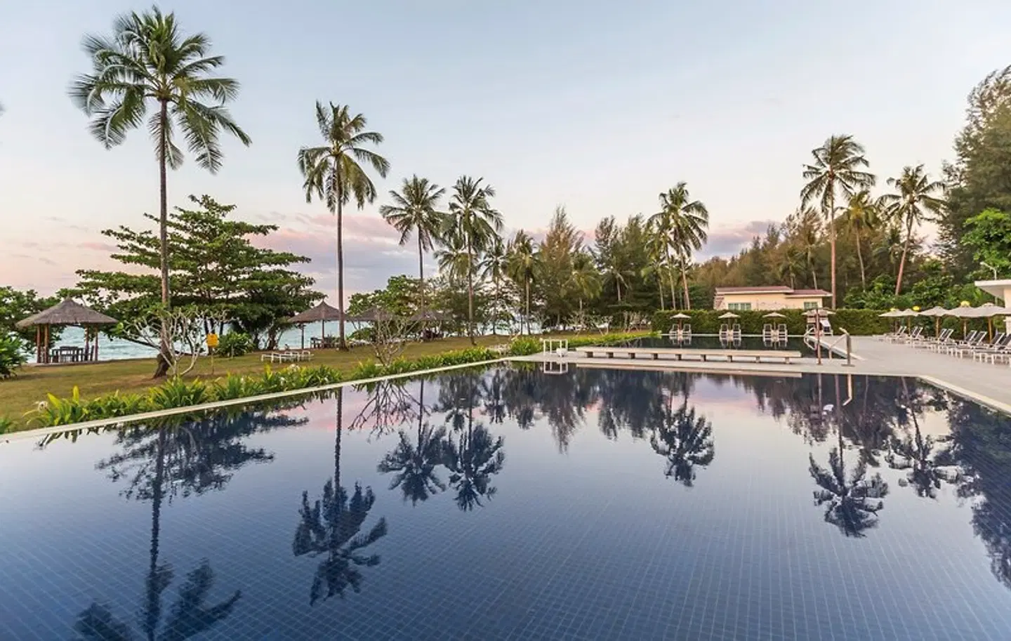 Kantary Beach Hotel - Villas & Suites Khao Lak OUTDOOR_POOL