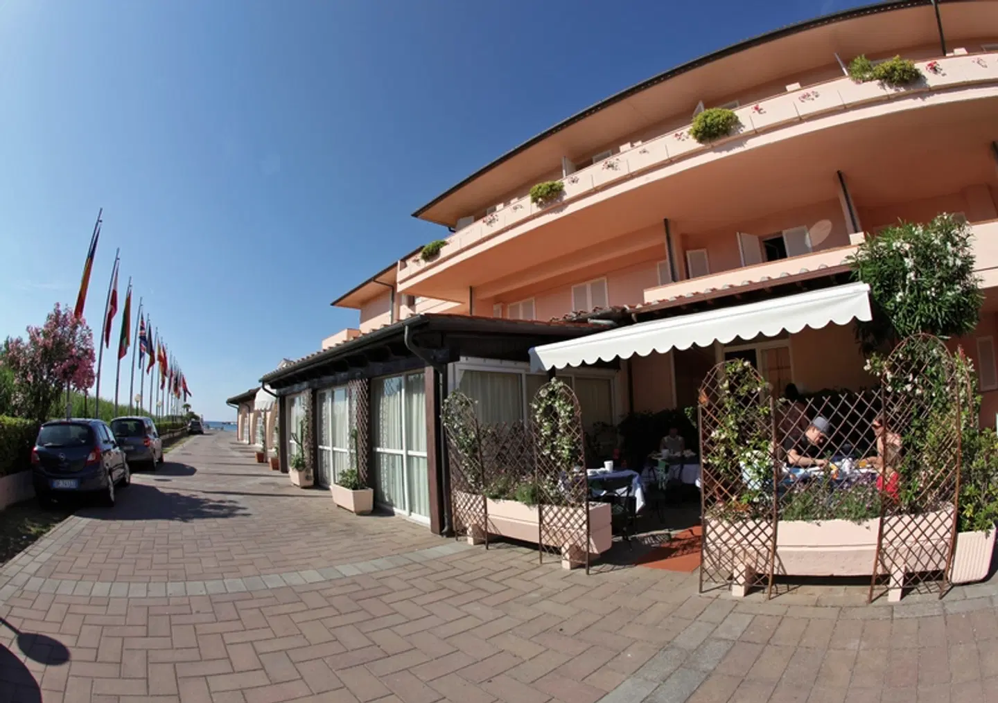 Riva del Sole EXTERIOR