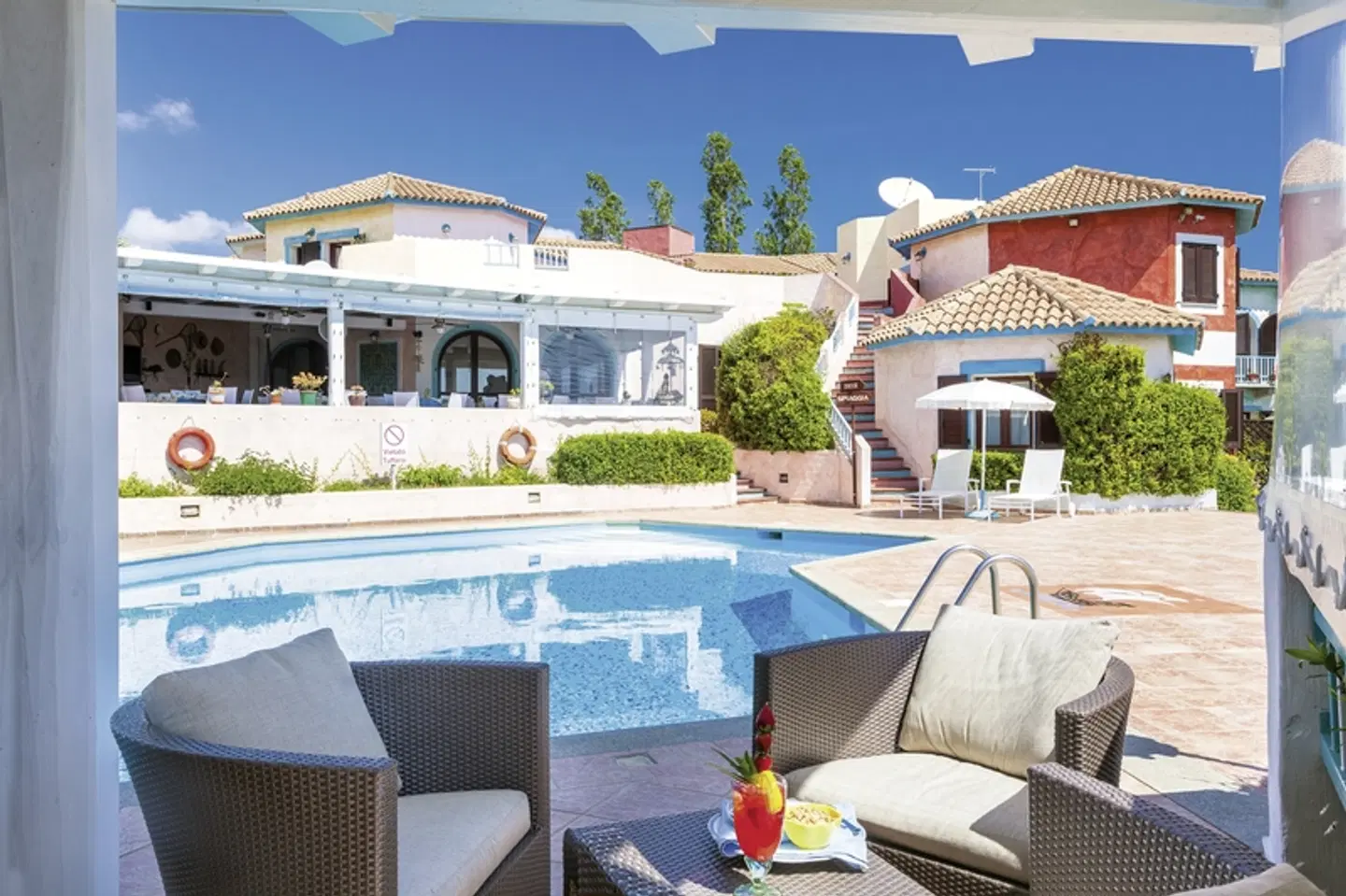 Stefania Boutique Hotel by the Beach Terrasse