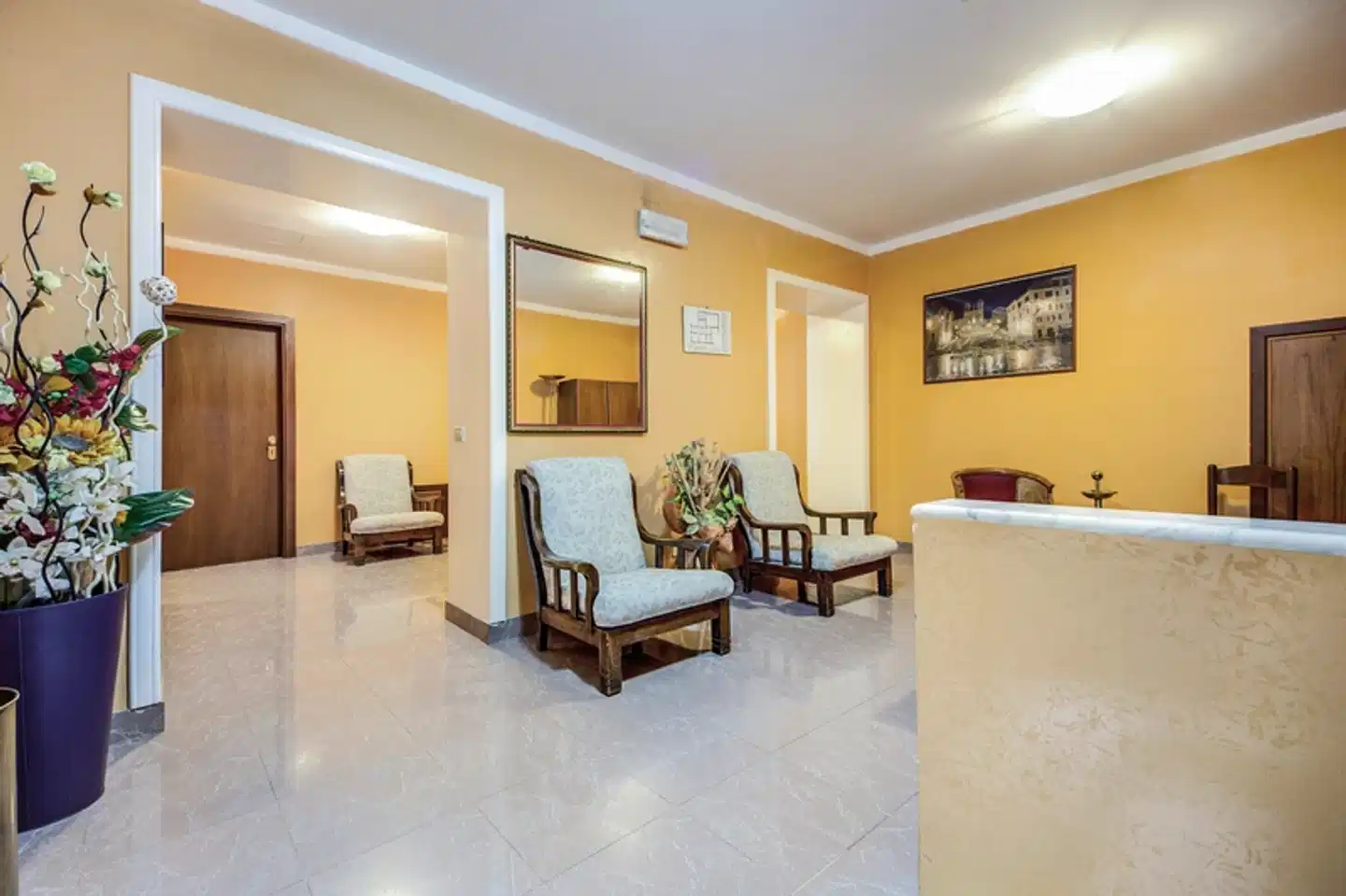 Hotel Milo Lobby