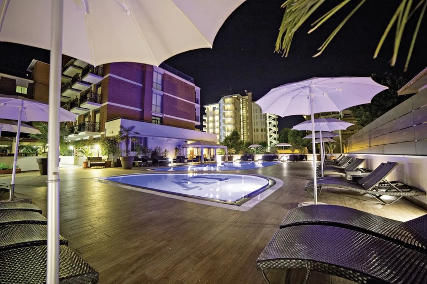 Leonardo Da Vinci OUTDOOR_POOL