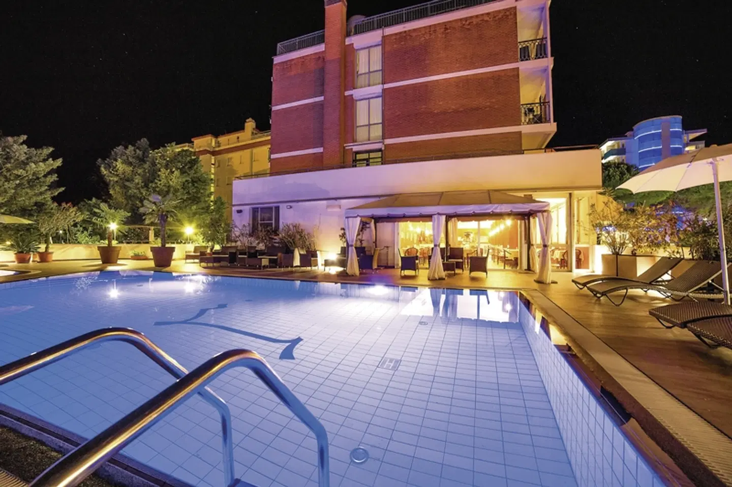 Leonardo Da Vinci EXTERIOR