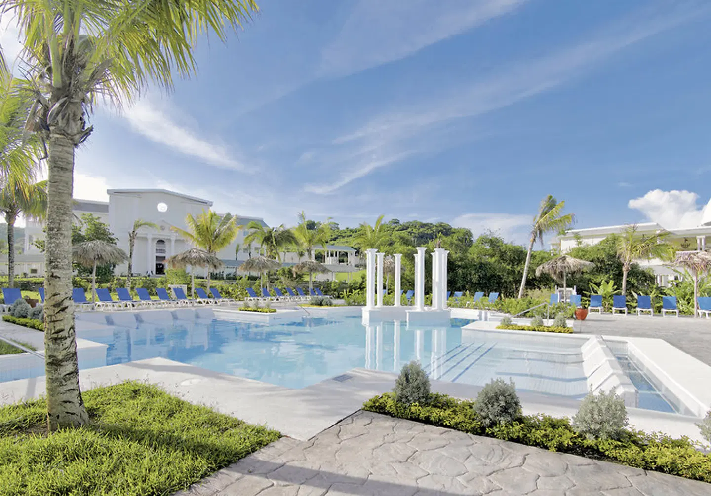 Grand Palladium Lady Hamilton Resort & Spa OUTDOOR_POOL