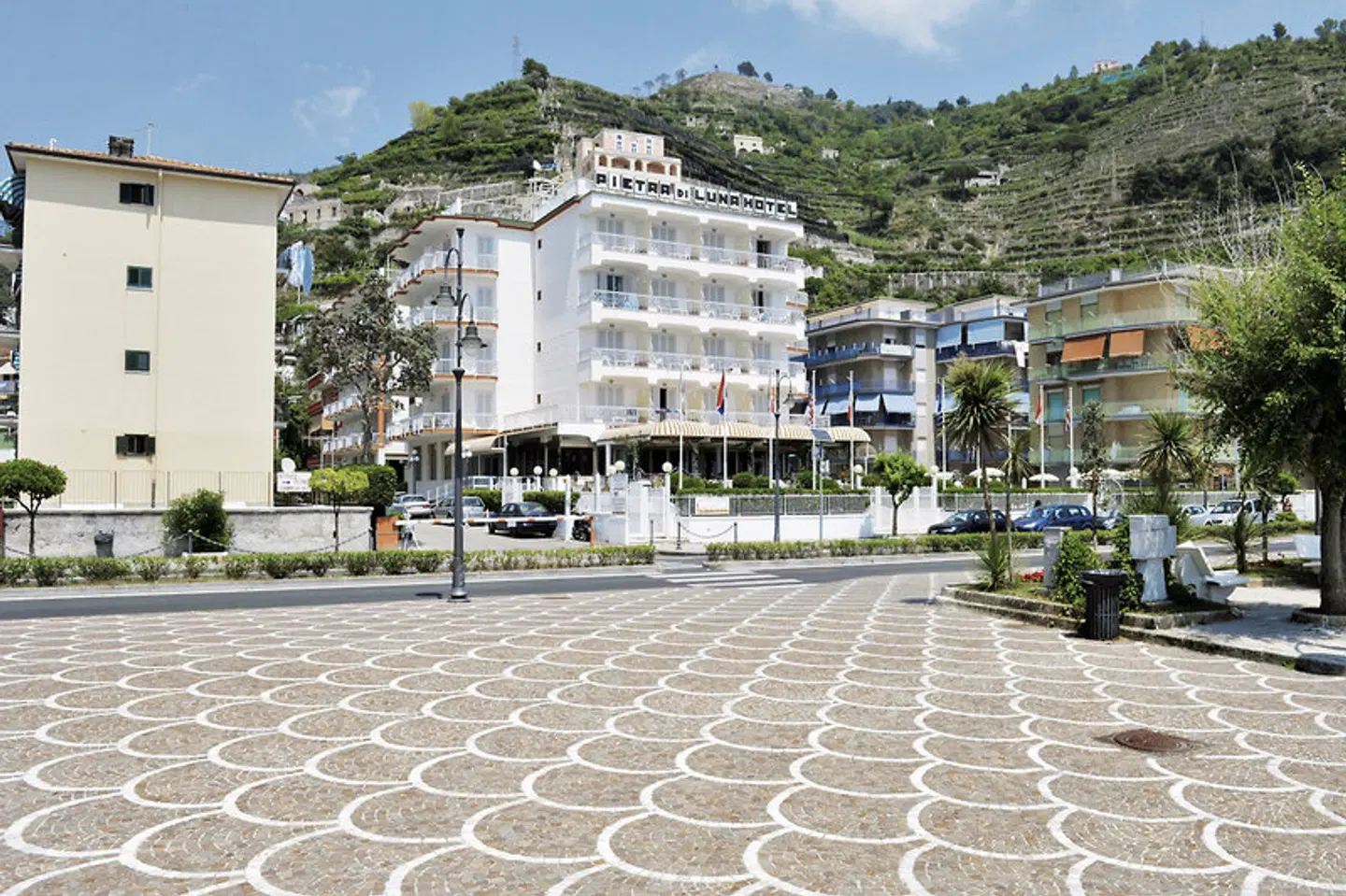 Pietra di Luna EXTERIOR