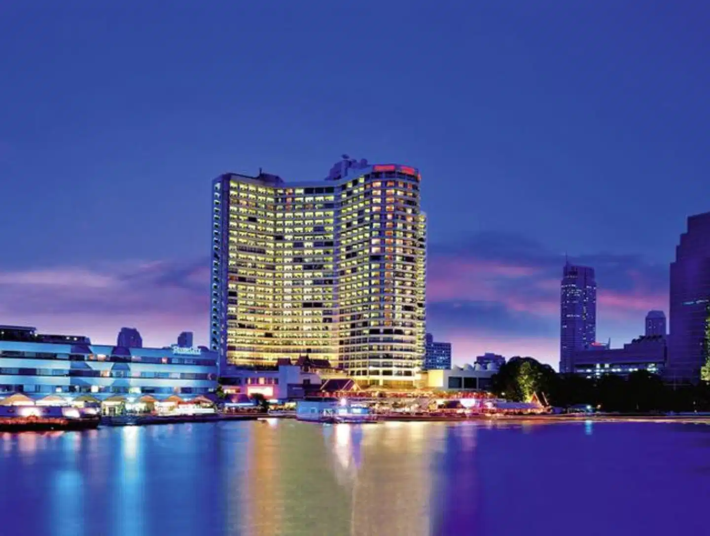 Royal Orchid Sheraton Hotel & Towers Aussenansicht