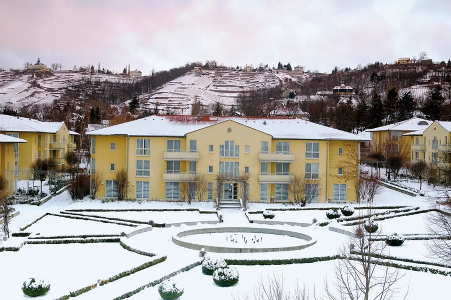 Radisson Blu Park Hotel & Conference Centre EXTERIOR