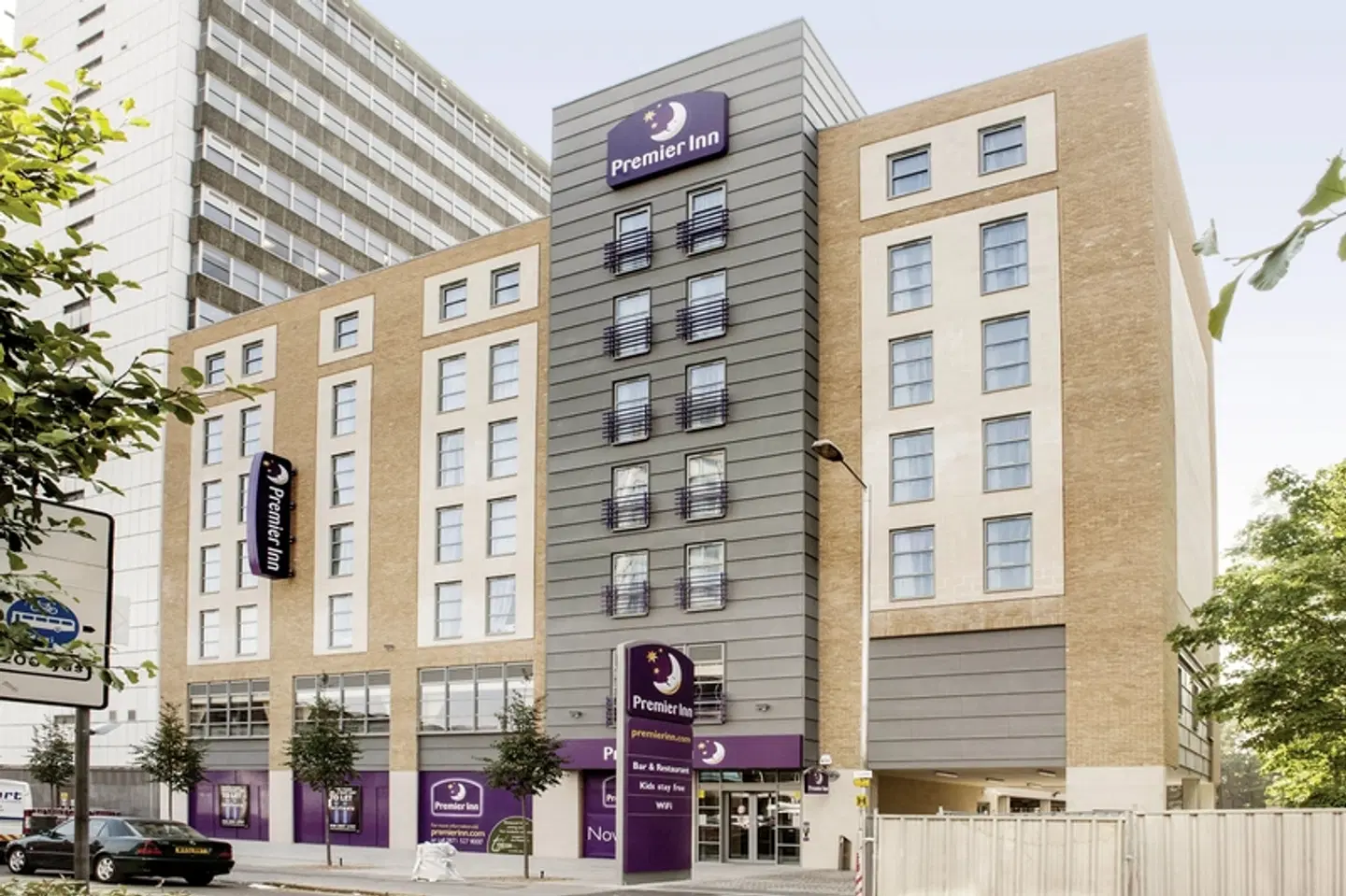 Premier Inn Croydon Town Centre EXTERIOR