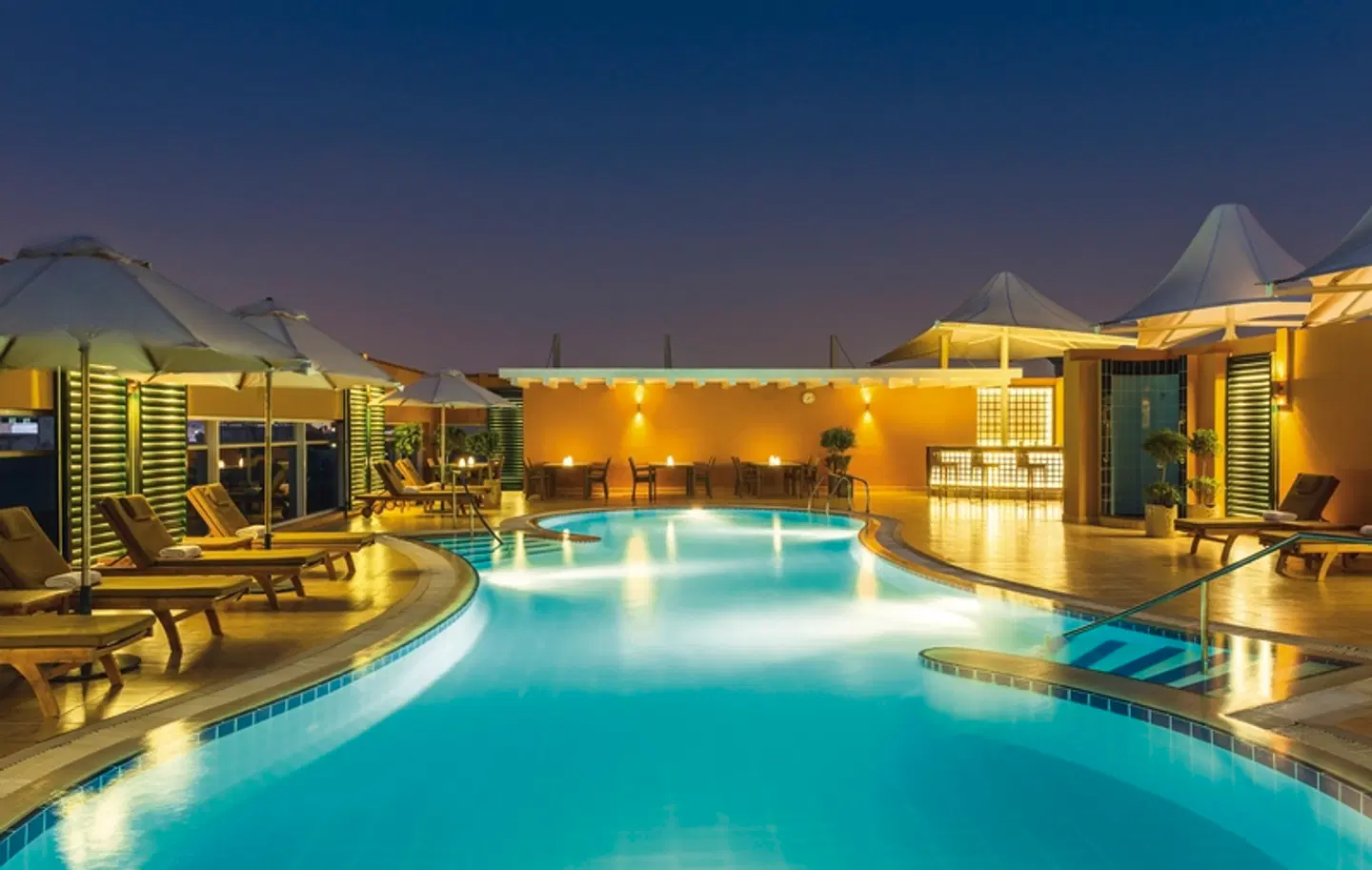 Four Points by Sheraton Bur Dubai OUTDOOR_POOL
