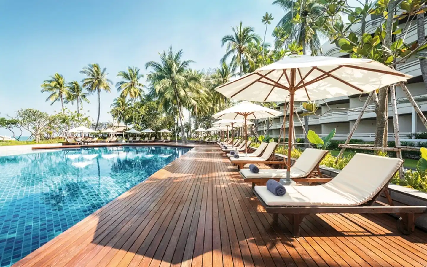 The Regent Cha Am Beach Resort Strand