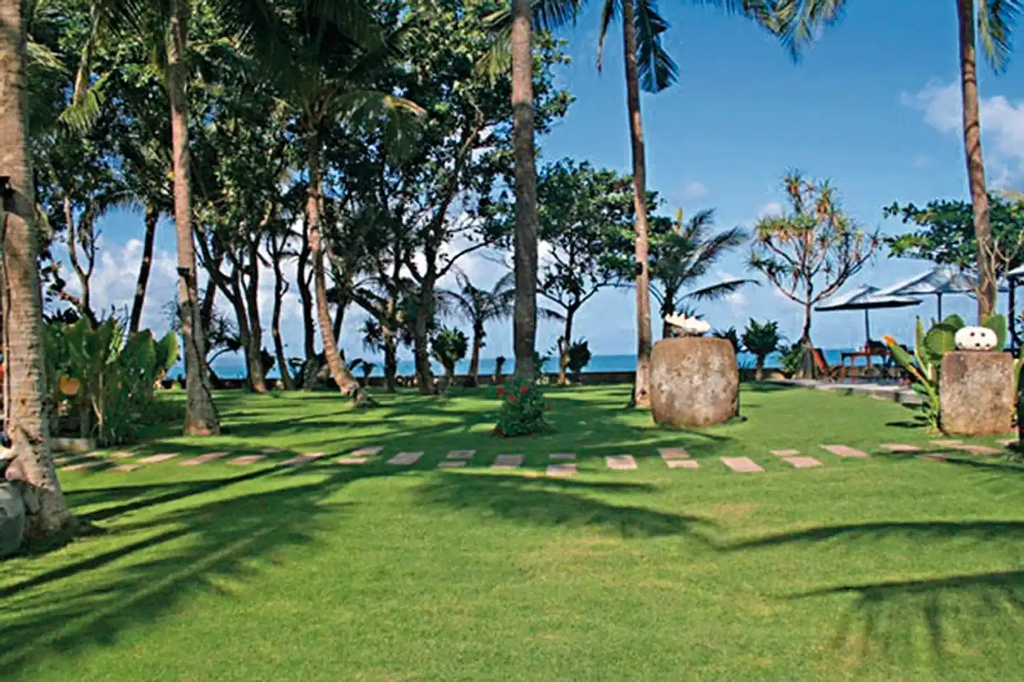 Legong Keraton Beach Resort Garten