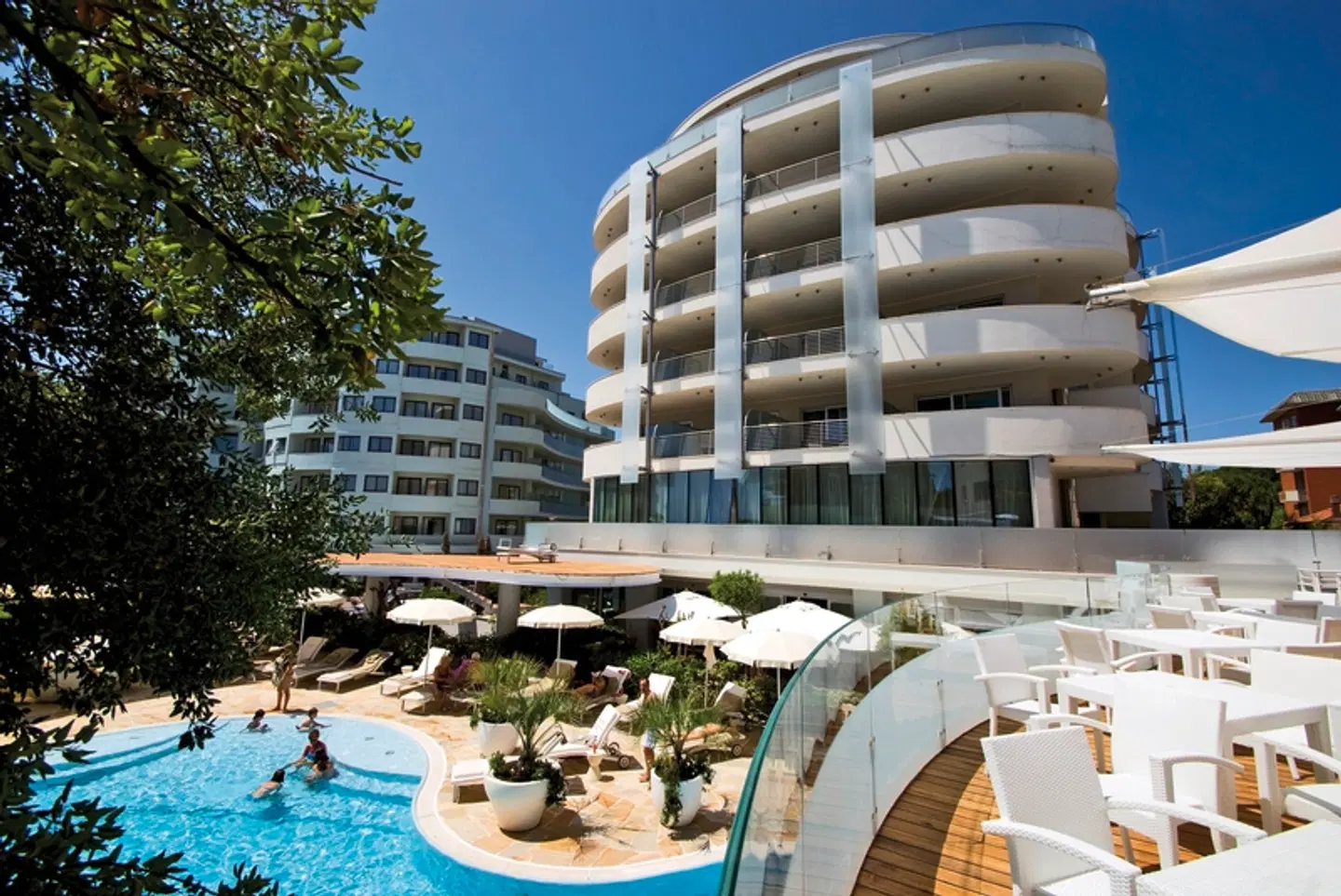 Premier & Suites EXTERIOR