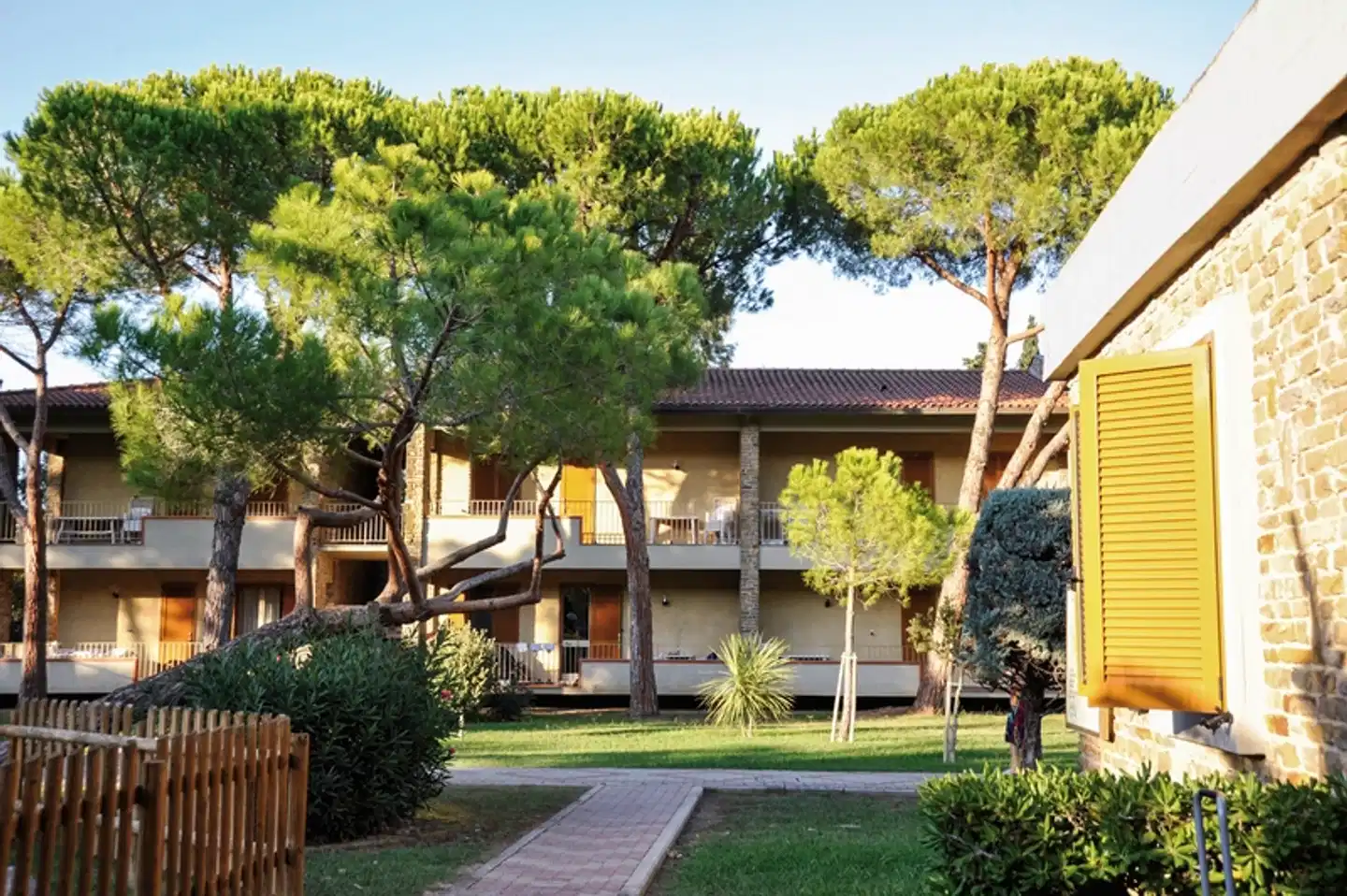 Ferienanlage Golfo del Sole Aussenansicht