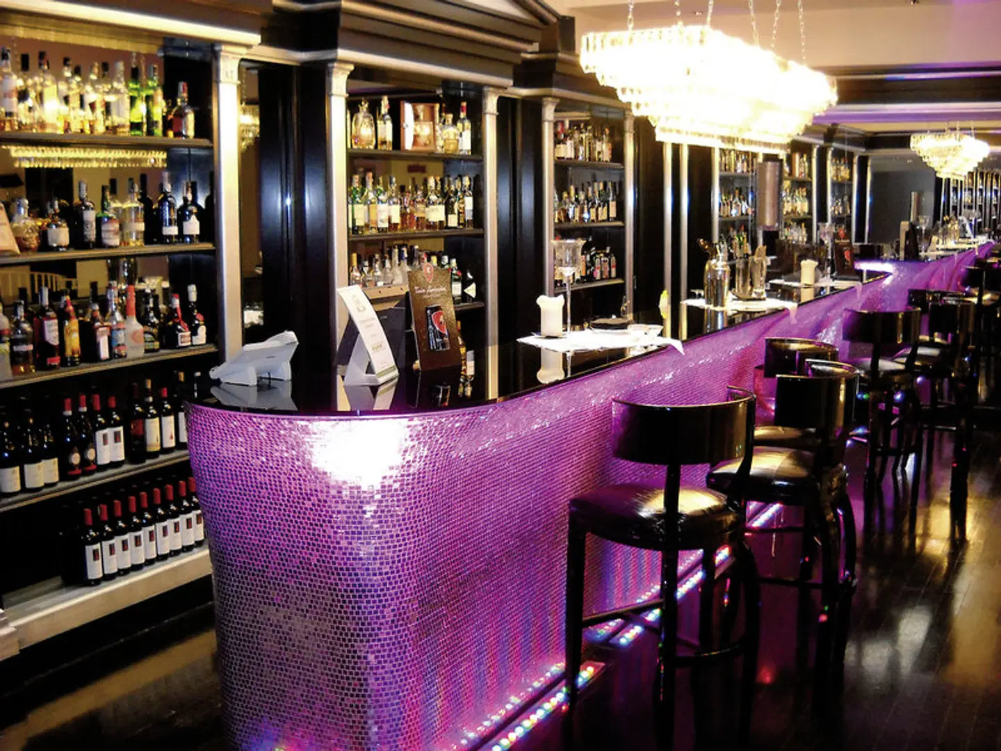 Leon's Place Bar