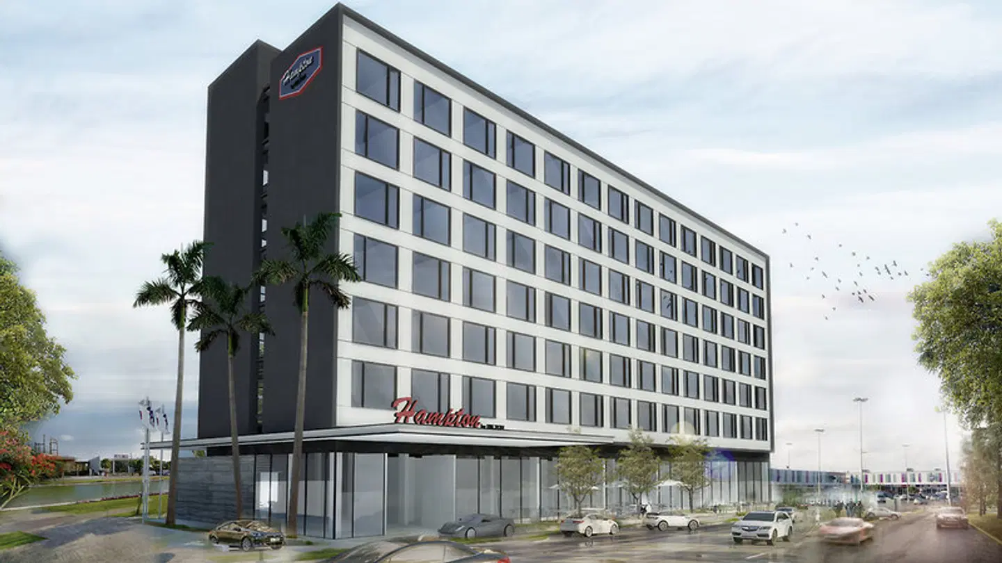 Hampton Inn Cancun EXTERIOR