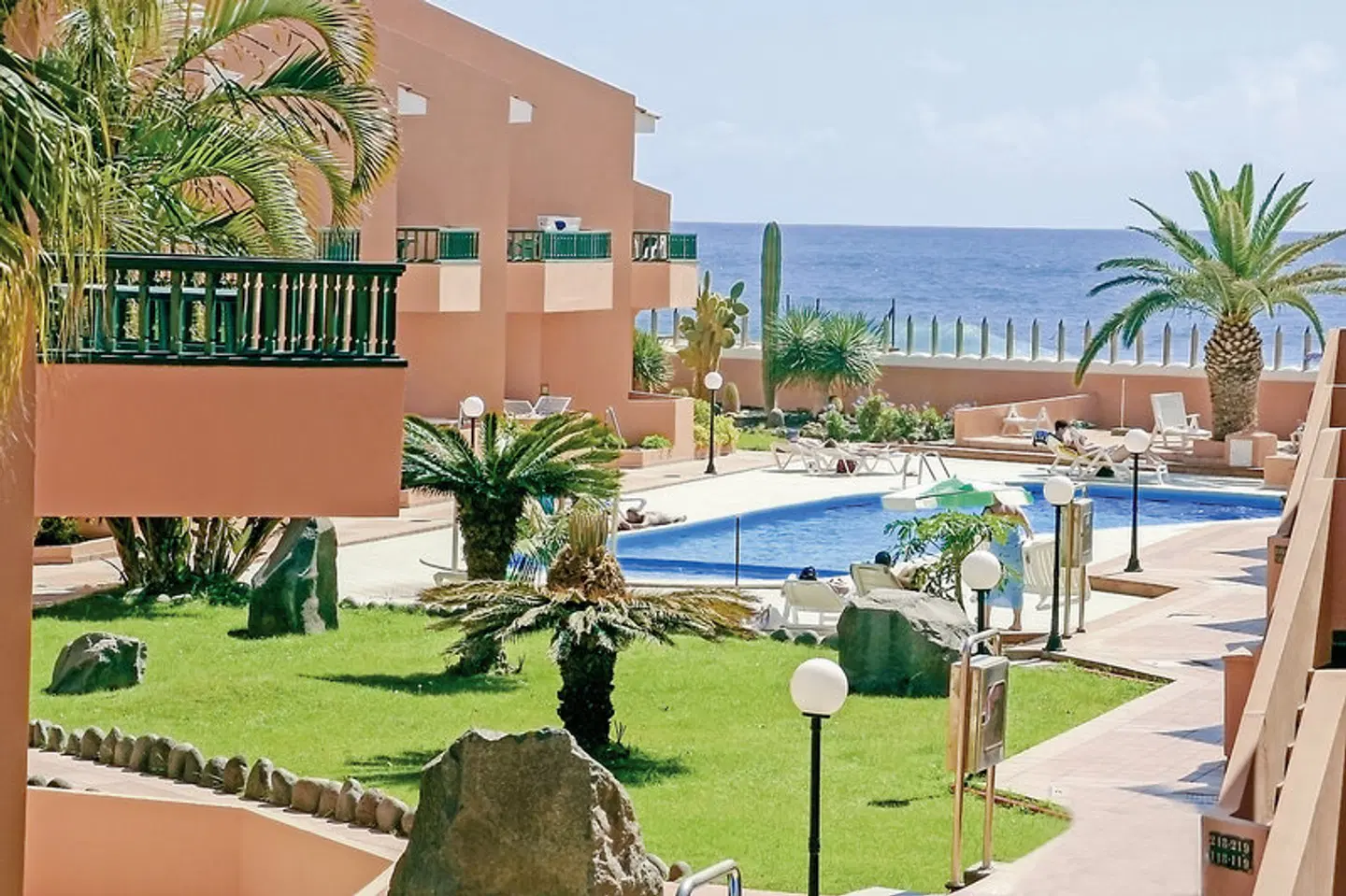 Tres Palmeras EXTERIOR