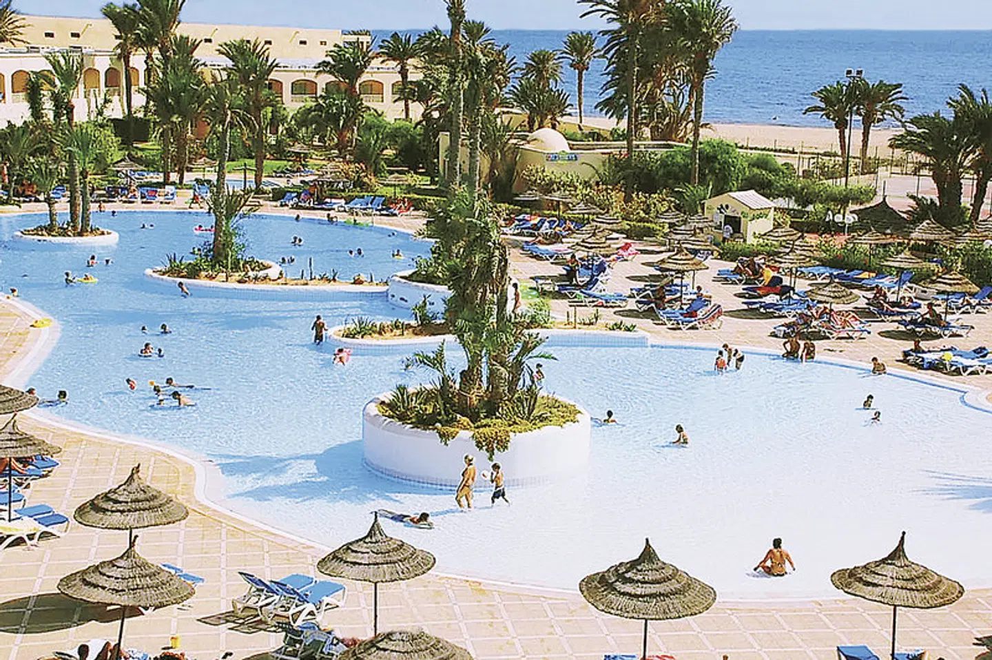 Zephir OUTDOOR_POOL