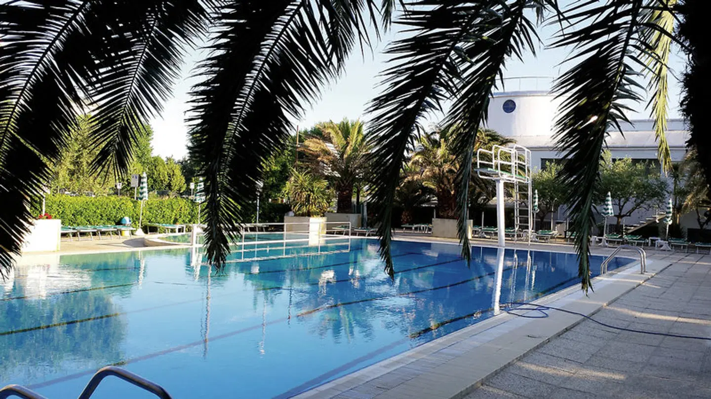 Cormoran OUTDOOR_POOL