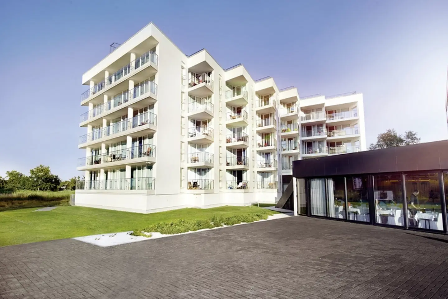 Ultra Marine EXTERIOR