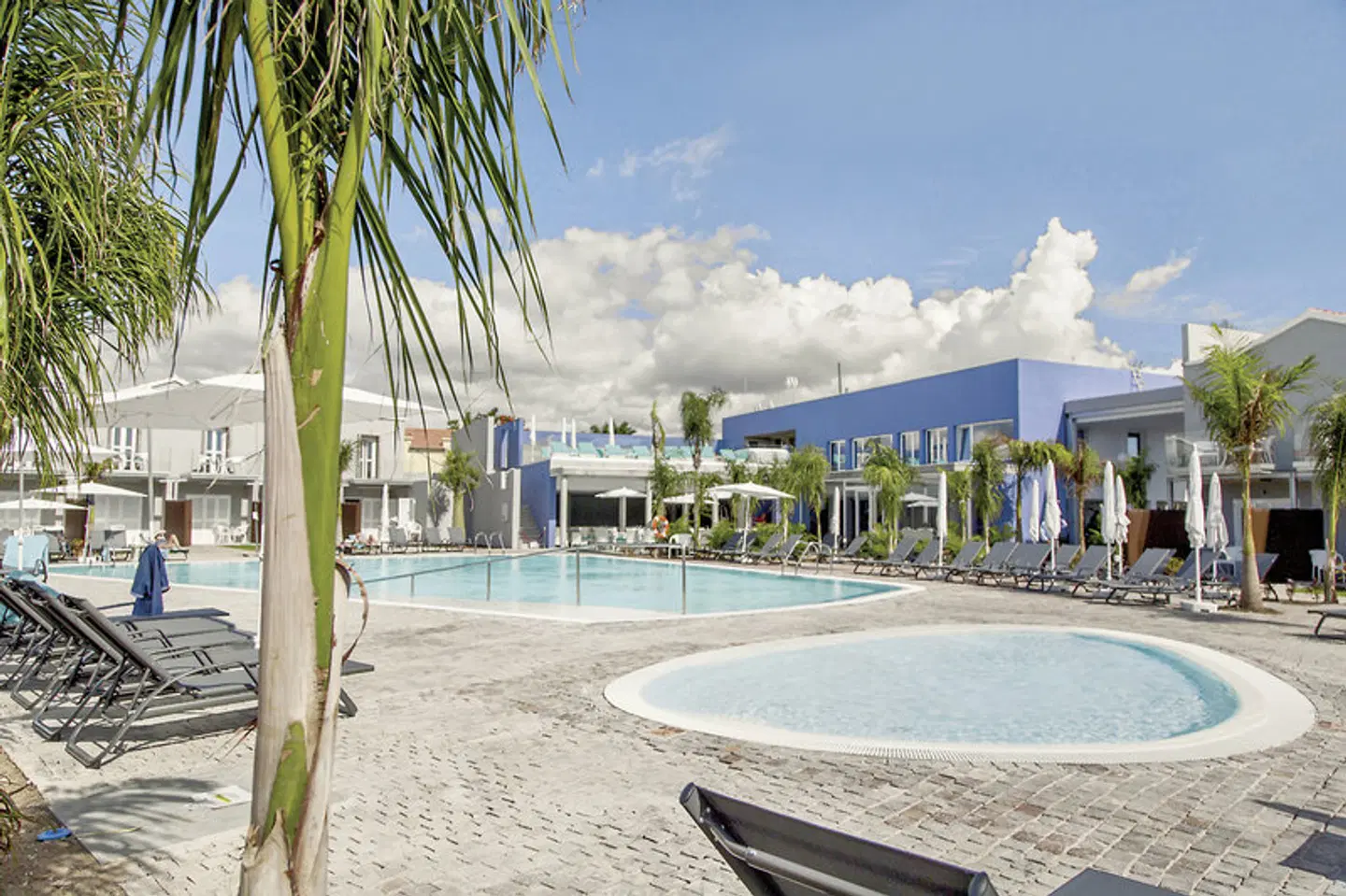 LIVVO Los Calderones OUTDOOR_POOL