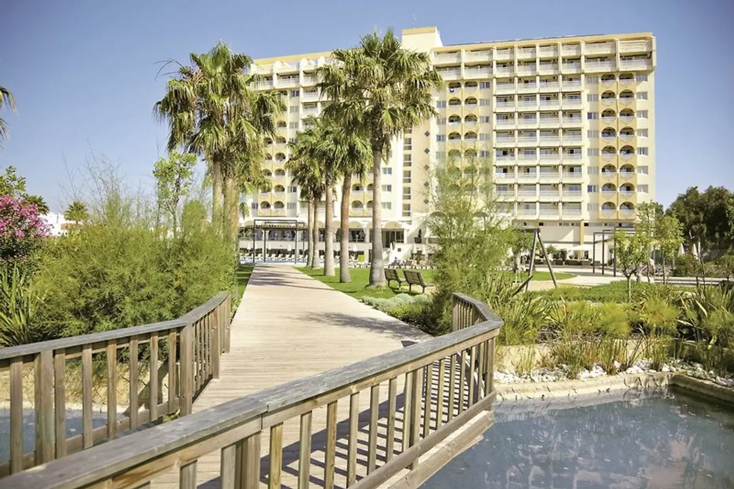 Ozadi Altura Beach Resort EXTERIOR