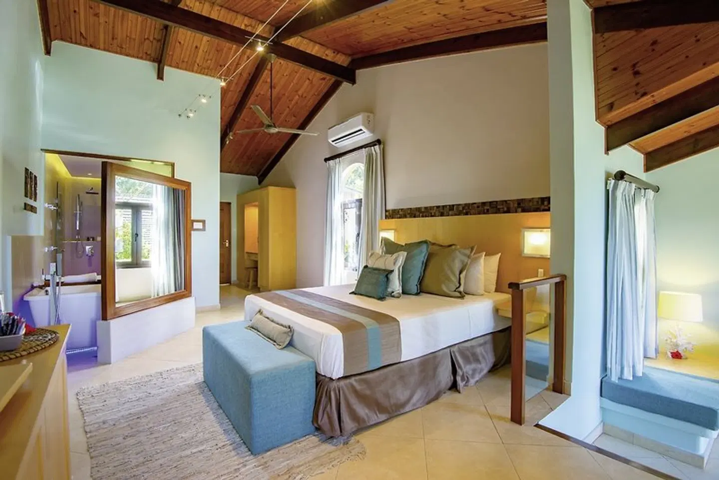 Coco de Mer & Black Parrot Suites ROOM_EXAMPLE