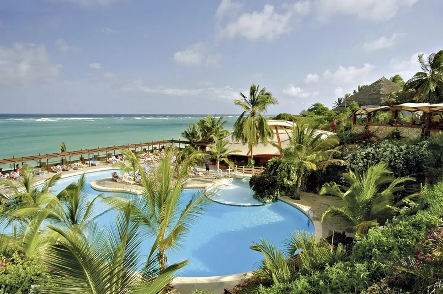 Leopard Beach Resort & Spa OUTDOOR_POOL
