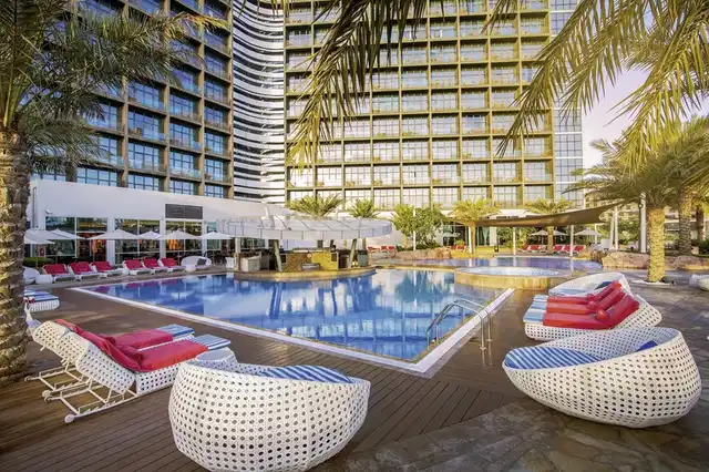 Yas Island Rotana Hallenbad