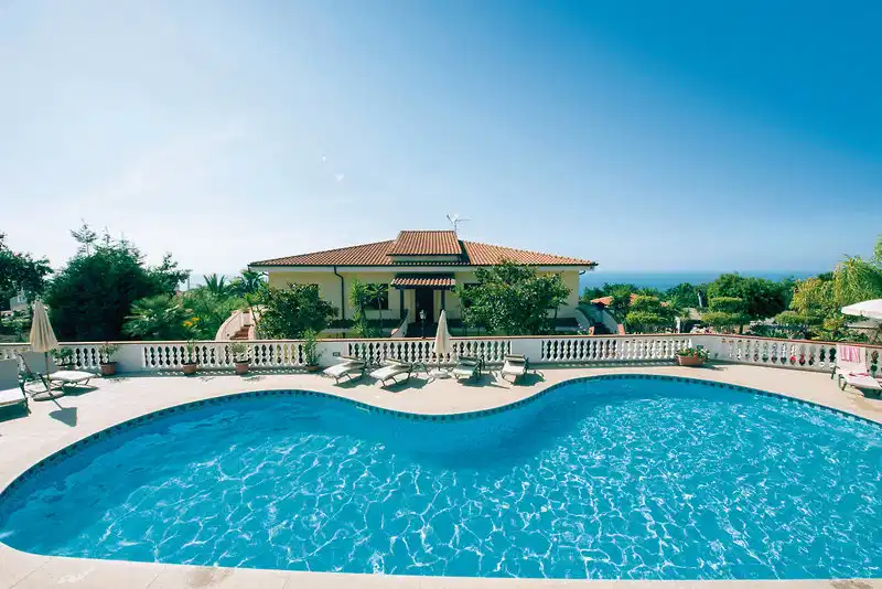 Tenuta Tropeano – Hotelfoto