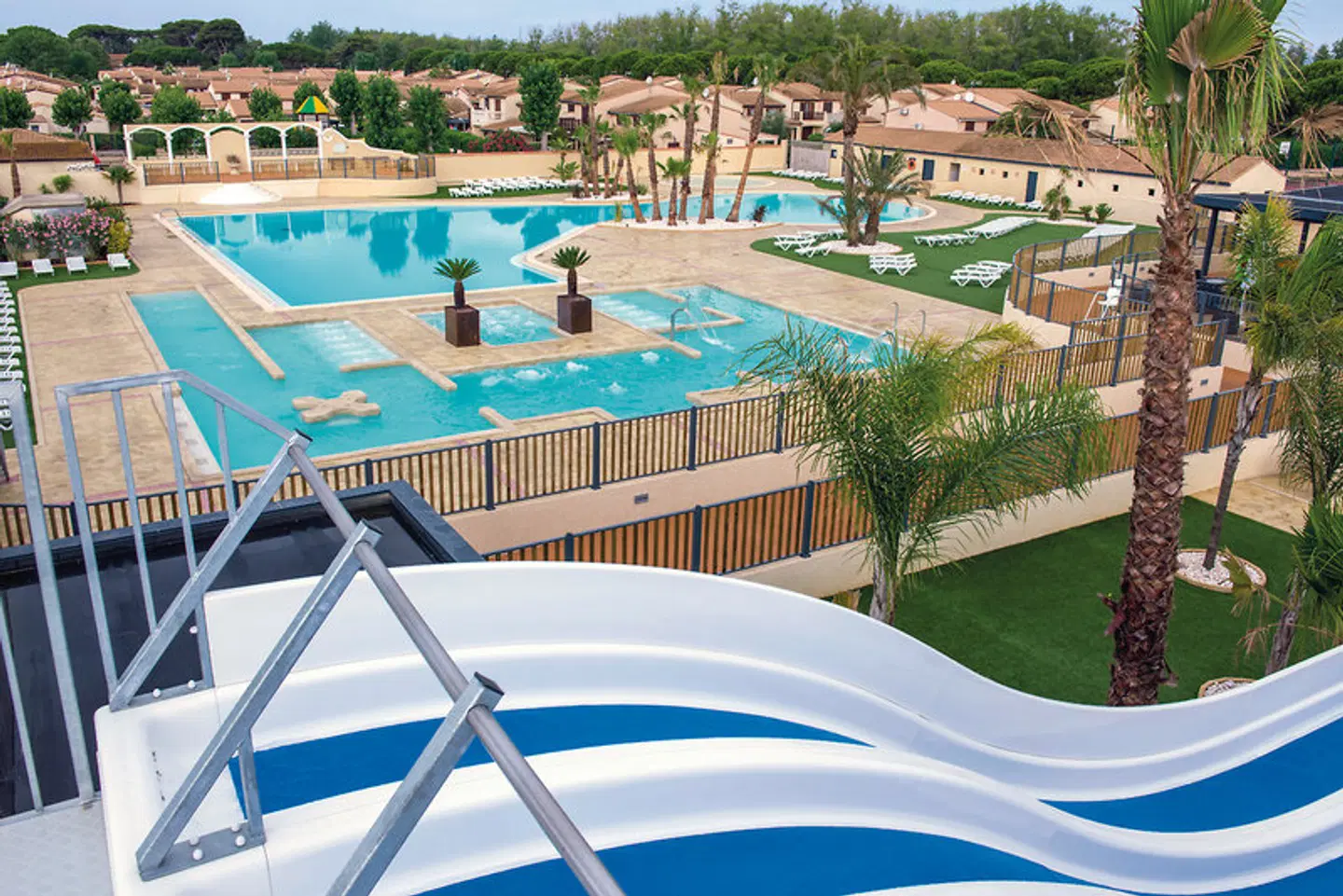 Domaine Les Tamaris & Les Portes du Soleil OUTDOOR_POOL