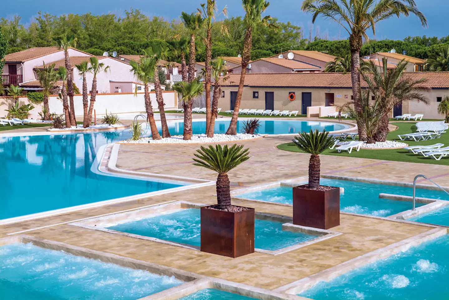 Domaine Les Tamaris & Les Portes du Soleil OUTDOOR_POOL