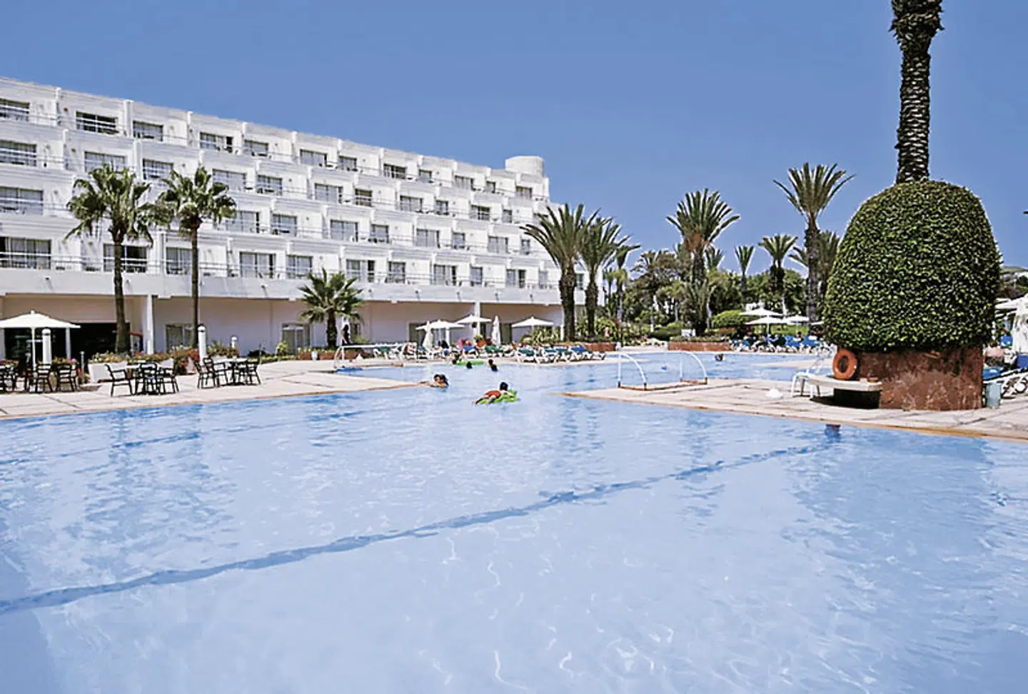 Amadil Ocean Club OUTDOOR_POOL