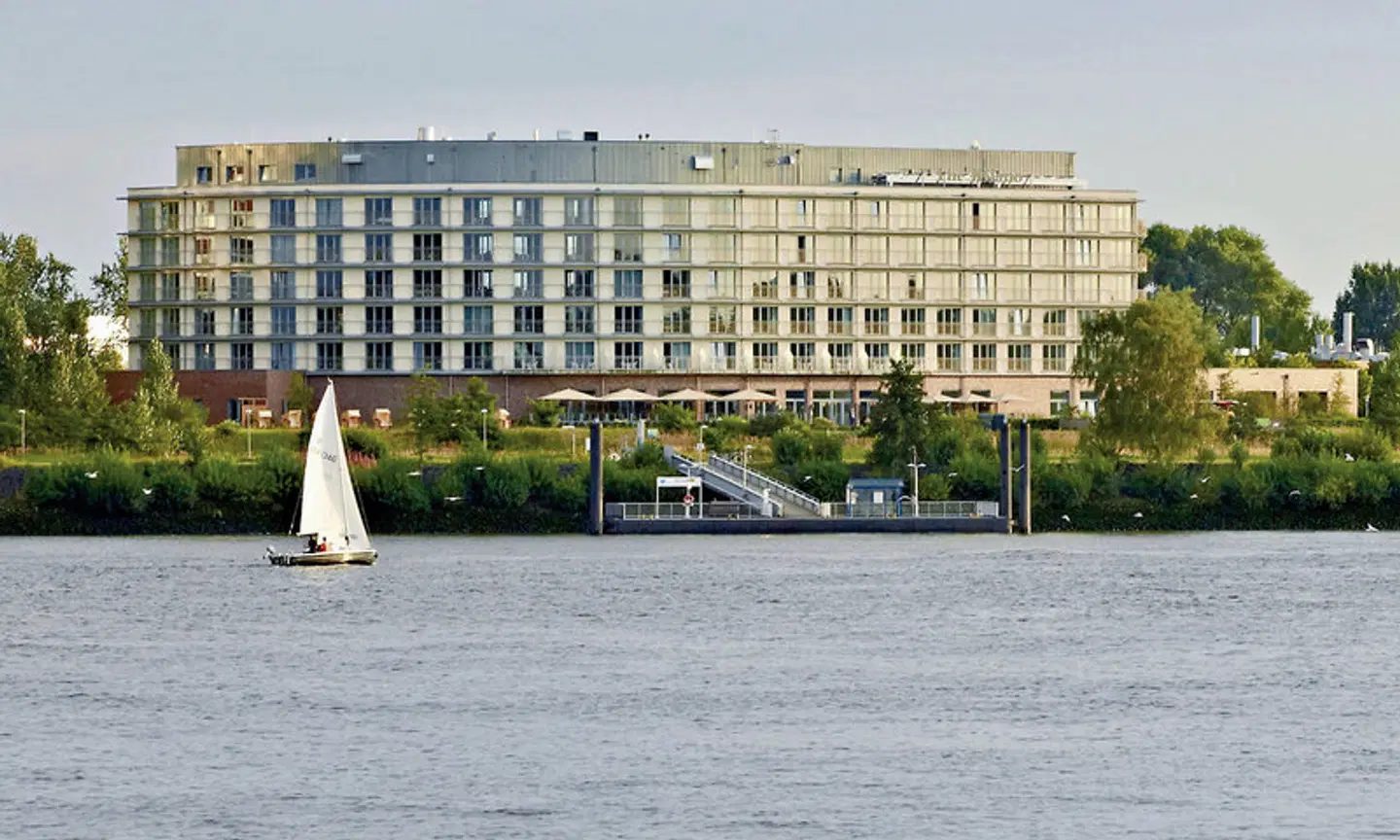 elaya hotel hamburg finkenwerder EXTERIOR