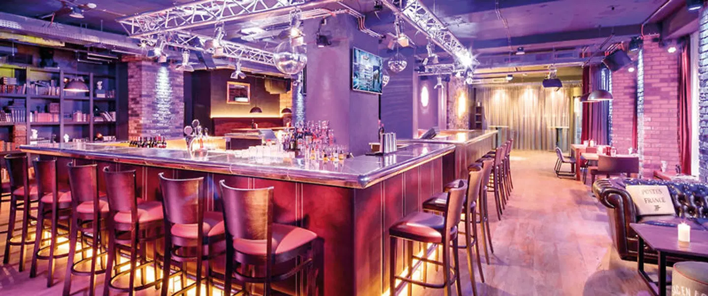 Hotel PULSE8 Bar