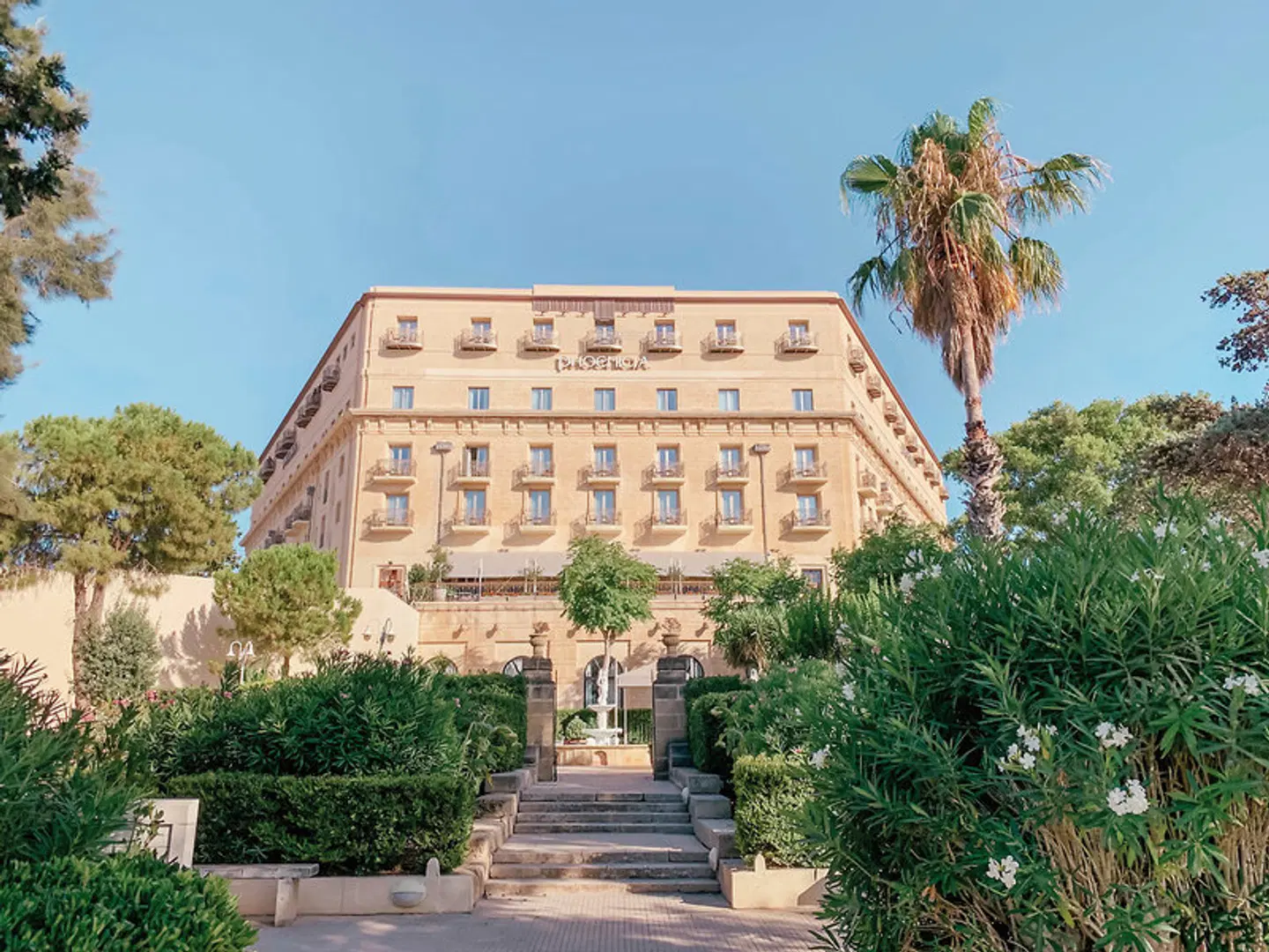 The Phoenicia Hotel EXTERIOR