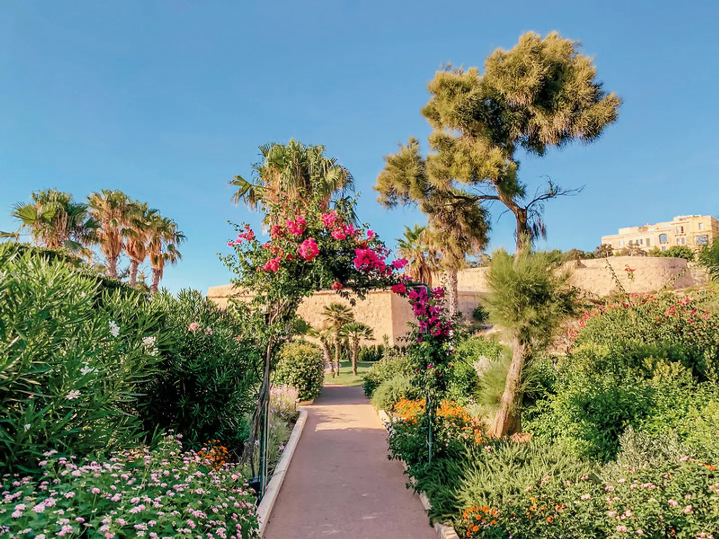 The Phoenicia Hotel Garten