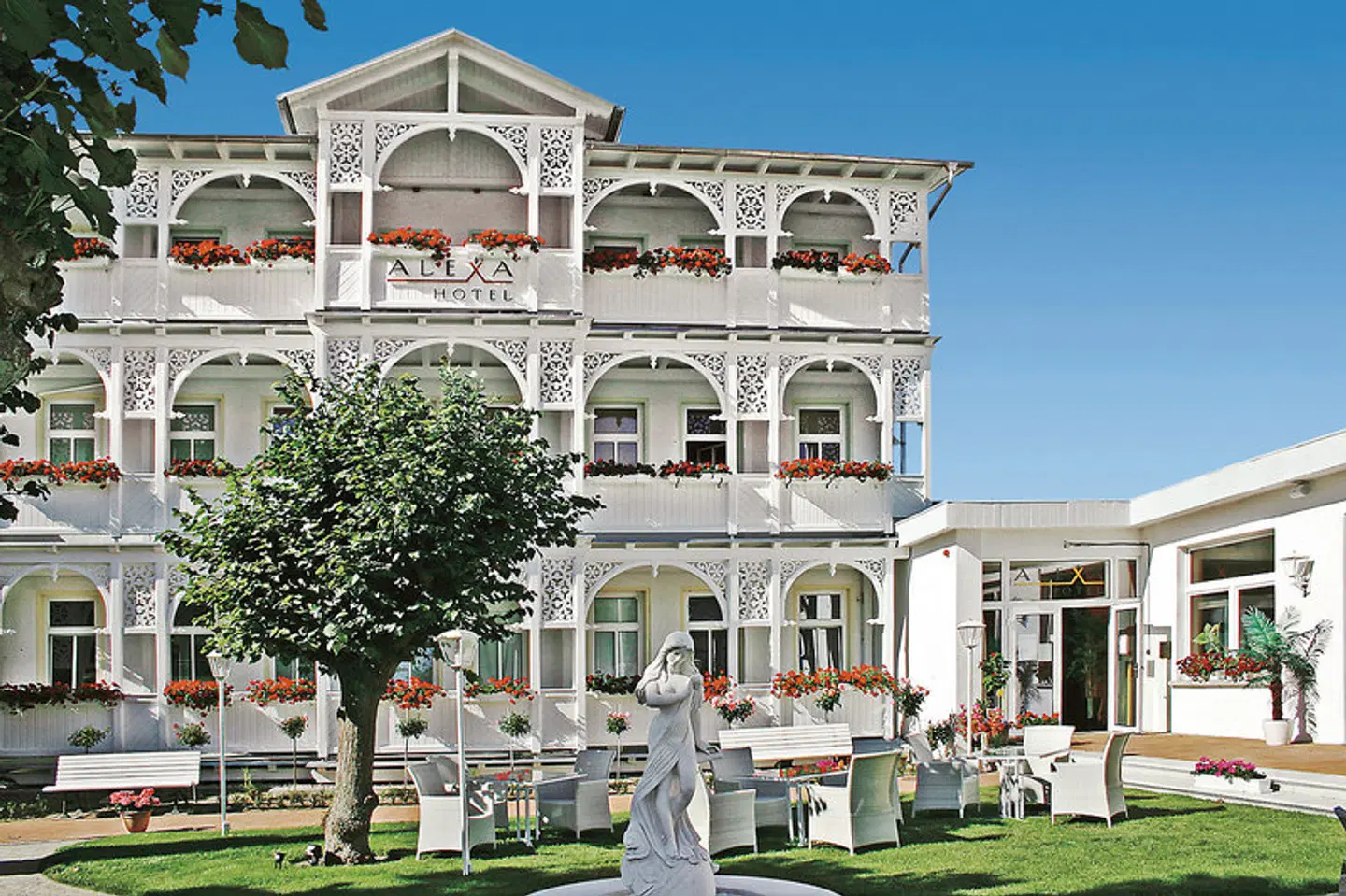 Alexa Hotel EXTERIOR