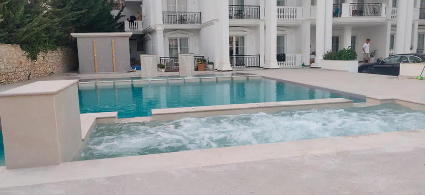 Vila Kalcuni OUTDOOR_POOL