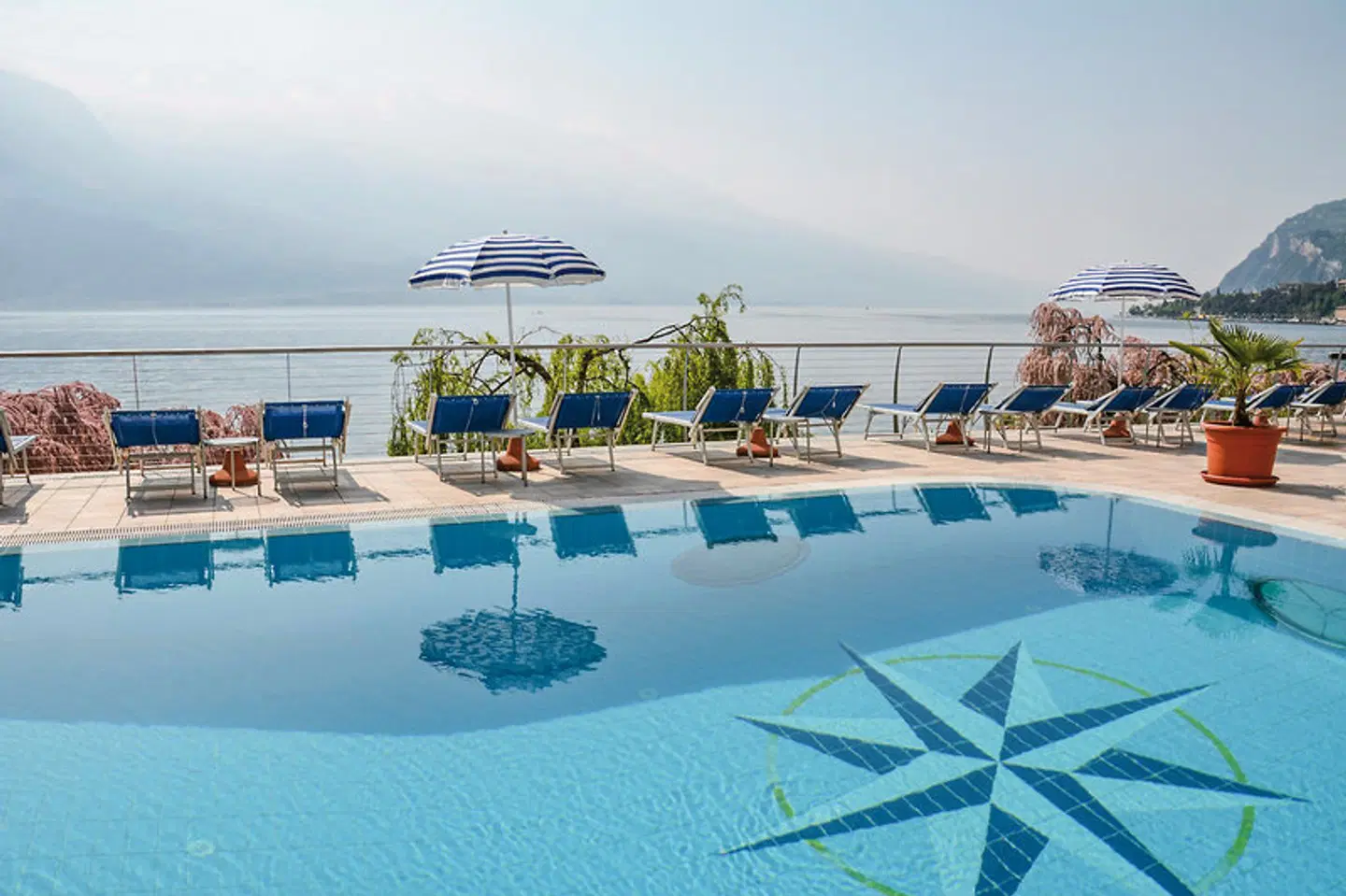 Astor OUTDOOR_POOL